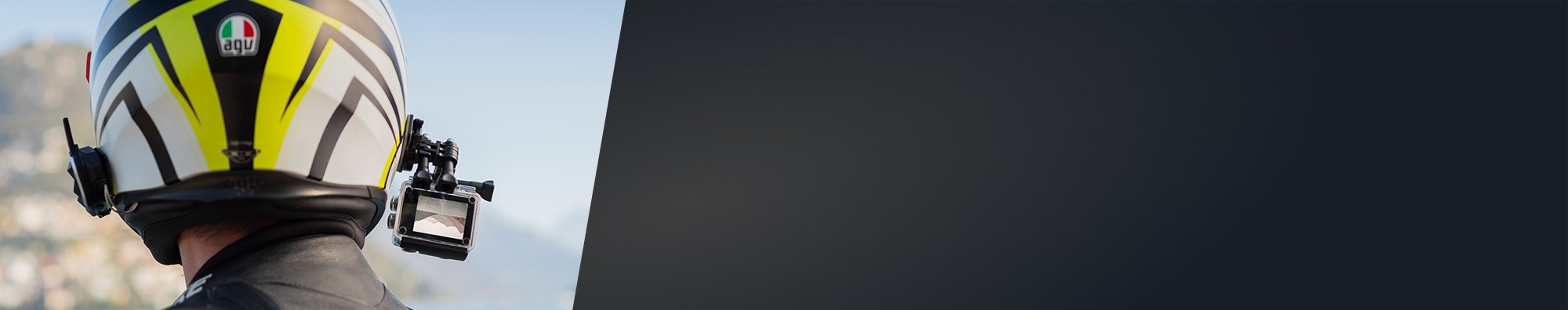 Motero con dispositivos Midland en el casco